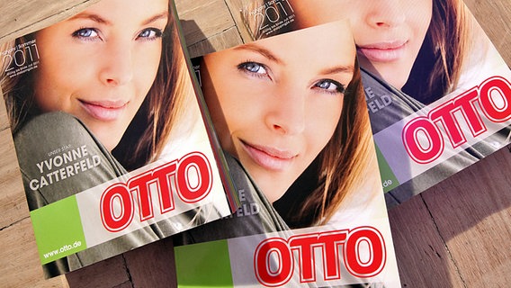 Der Otto-Katalog 2011 © dpa Foto: Bodo Marks
