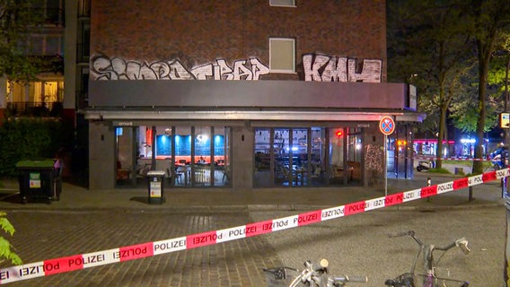 Ein Restaurant in Hamburg ist durch Einsatzkräfte der Polizei abgesperrt. © TVNewsKontor Foto: Screenshot