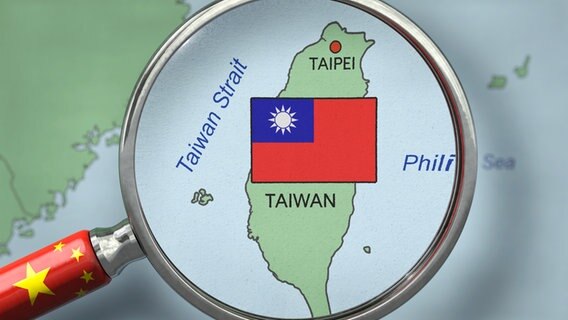 Eine Karte zeigt Taiwan und die Taiwanstraße zu China. © Zoonar | DesignIt 