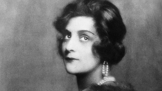 Gabrielle Bonheur 'Coco' Chanel, 1910. © dpa pictue alliance 