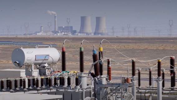 Ein Energiespeicher in der Wüste Gobi in China  
