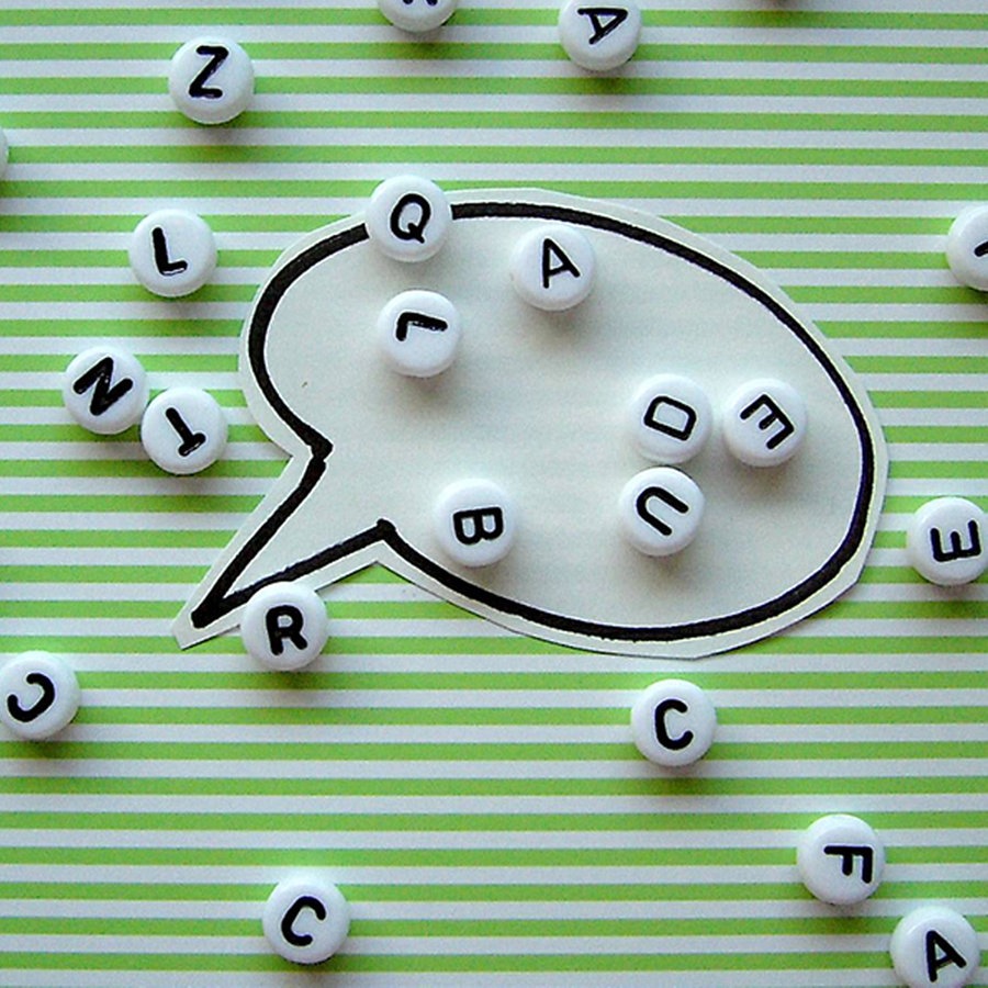 Sprechblase mit Buchstaben © photocase Foto: knallgrün