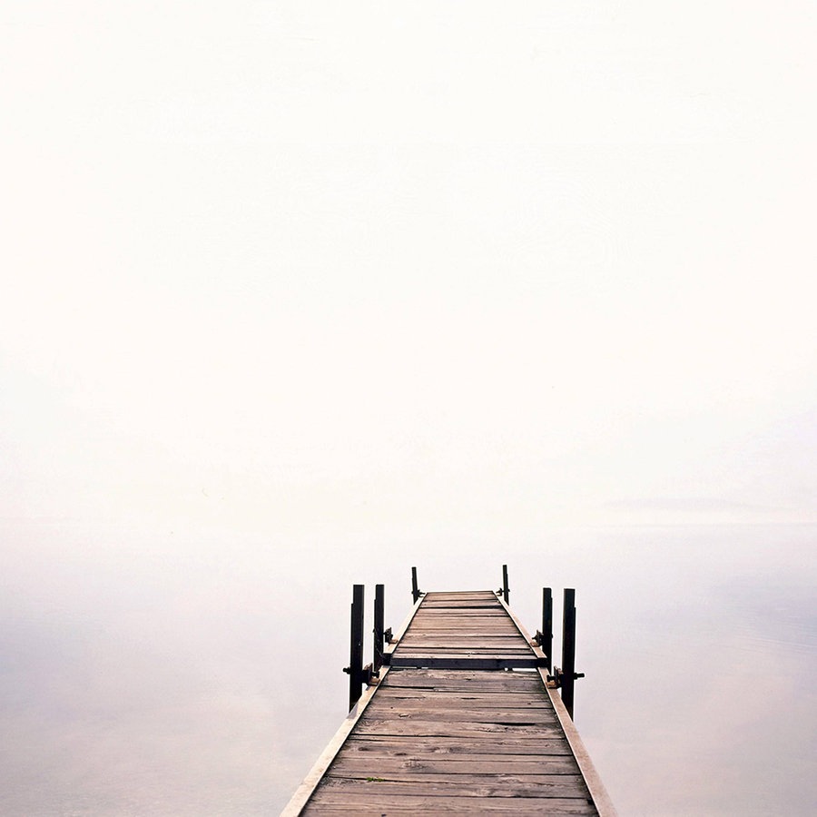 Ein leerer Steg an einem See ©  imago stock&people 