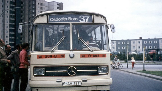 Ein Hybrid-Bus im Versuchsbetrieb 1971 © Metze Foto: Metze
