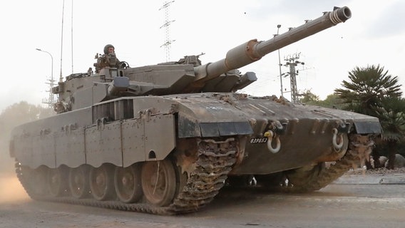 Ein israelischer Panzer an der Grenze zum Gazastreifen. © picture alliance / Kyodo Foto: Kyodo