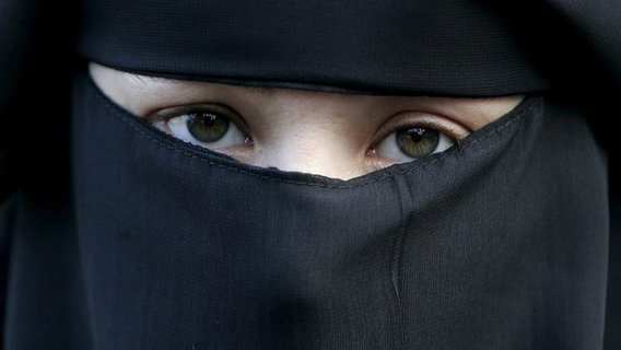 verschleierte muslimische Frau © dpa Foto: Evert-Jan Daniels