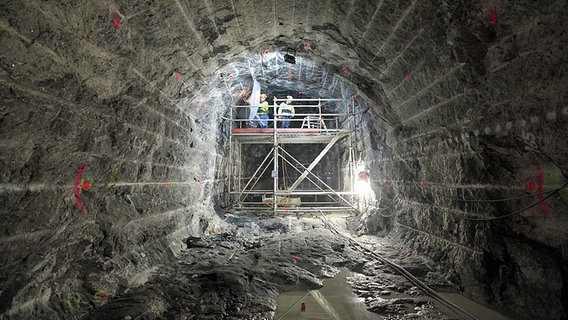 Bauarbeiten in einem Stollen für das gigantische unterirdische Endlager Onkalo in Finnland. © dpa picture aliance Foto: Jussi Partanen