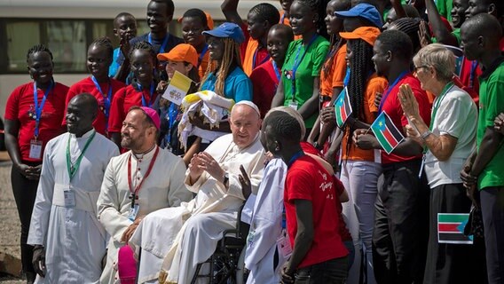 Papst Franziskus in Juba bei einer Veranstaltung während seines Besuchs im Südsudan. © dpa-Bildfunk/AP Foto: Ben Curtis
