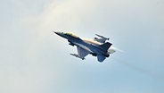 General Dynamics F 16 der Amerikanischen Luftstreitkräfte über der Spangdahlem Air Base während des Air Defender 2023 Manövers. © picture alliance / Daniel Kubirski | Daniel Kubirski Foto: Daniel Kubirski