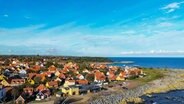 Stadtansicht von Svaneke, eine Kleinstadt am nordöstlichen Rand der dänischen Ostseeinsel Bornholm (Luftaufnahme mit einer Drohne). © picture alliance Foto: Patrick Pleul