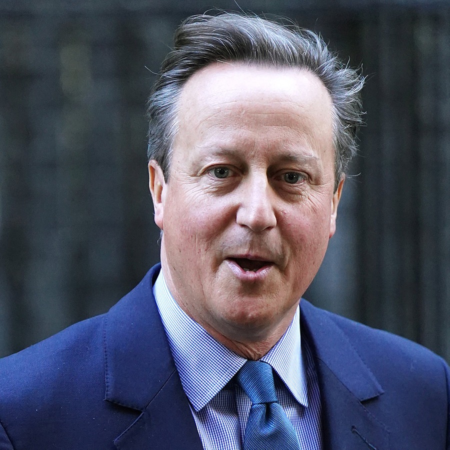 David Cameron, ehemaliger Premierminister von Großbritannien, verlässt die Downing Street. © PA Wire/dpa Foto: James Manning
