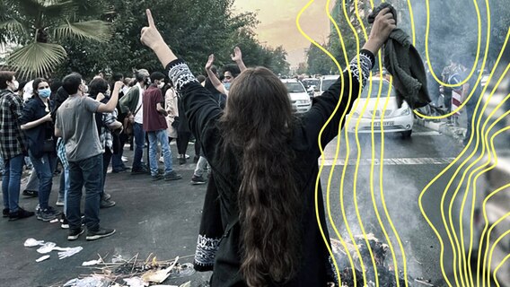 Demonstrantin auf der Straße in Tehran bei Protesten im September im Iran. © picture alliance 
