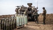 Blick auf Munition und Israelische Armee © Picture Alliance Foto: Anadolu / Mostafa