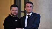 Der ukrainische Präsident Wolodymiyr Selenskyj und der französische Präsident Emmanuel Macron bei einem Treffen in Paris. © picture alliance / abaca | McMay Steve/ABACA 