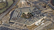 Das US-amerikanische Verteidigungsministerium Pentagon in Arlington (Virginia) ist von oben aus zu sehen. © AP/dpa Foto: Patrick Semansky