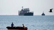 Das mit Getreide aus der Ukraine beladene Frachtschiff "Lady Zehma" ankert im Marmarameer (Türkei). © AP/dpa Foto: Khalil Hamra