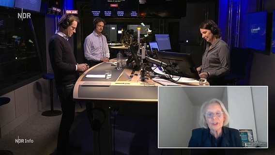Screenshot vom Livestream der NDR Info Redezeit mit Moderatorin Janine Albrecht und Gästen © NDR Foto: Screenshot