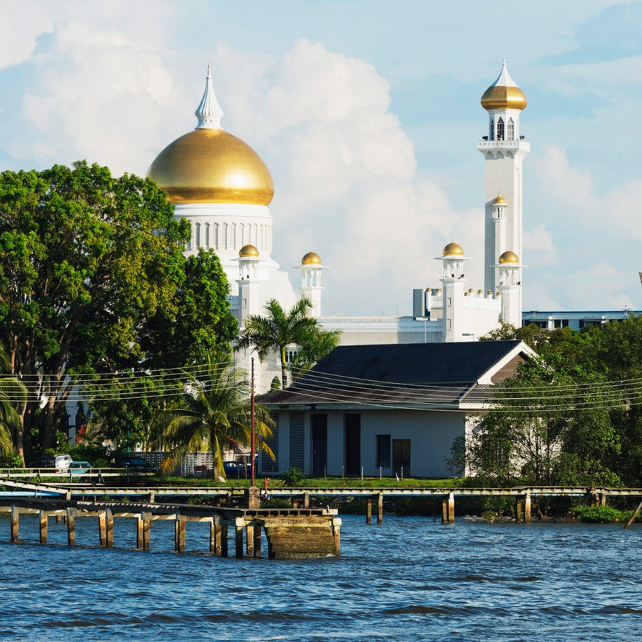 Omar Ali Saifuddien Moschee im Sultanat Brunei auf der Insel Borneo © picture alliance / robertharding Foto: Christian Kober