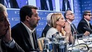 A.Tajini, M.Salvini, G.Meloni, E.Letta und C.Calenda bei einer Veranstaltung zur Zukunft Italiens © picture alliance / Photoshot Foto: Nicola Marfisi / Avalon