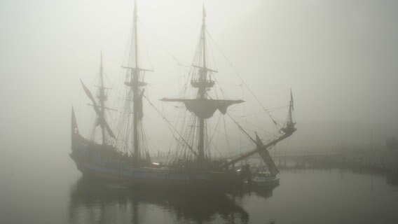 Segelschiff im Nebel. © Fotolia Foto: Claude Beaubien