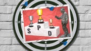 Eine Bildmontage eine Statue von Willy Brandt neben einem Siegertreppchen auf dem drei Pokale stehen. © dpa picture-alliance; Imago Foto: Markus C. Hurek; Spectra; imagebroker