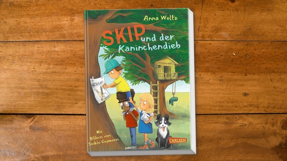 Cover des Kinderbuches "Skip und der Kaninchendieb" von Anna Woltz, erschienen im Carlsen Verlag. © Carlsen Verlag 