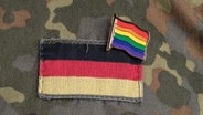 Uniform Flagge Homosexualität © Bundeswehr Foto: Andrea Bienert