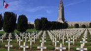 Mahnmal mit Totenhalle in Verdun © pa picture-alliance 