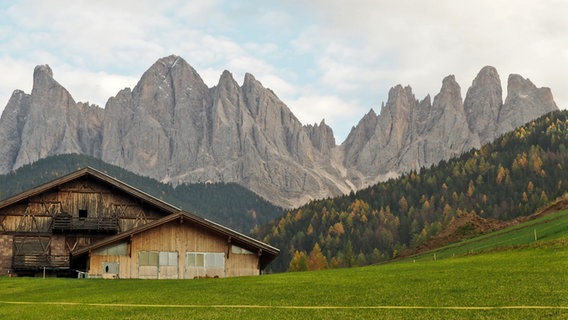 Die Geislerspitzen bei Vilnöss in den Dolomiten © NDR 