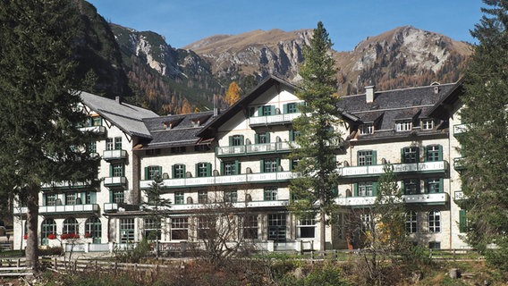 Das Waldhotel am Pragser See in Südtirol © NDR 