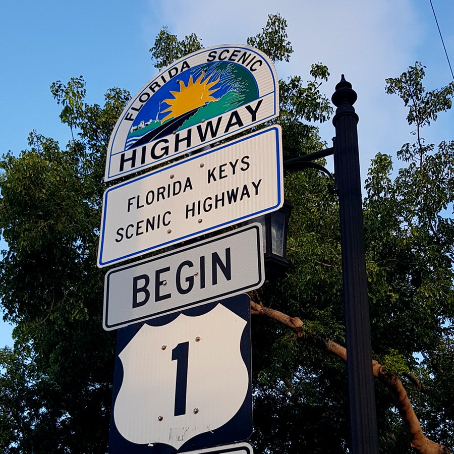 Eine Schild zeigt auf den Scenic Highway in den Florida Keys hin © NDR Foto: Sabine Loeprick