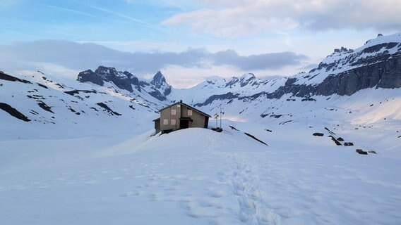 Eine Holzhütte auf der Glattalp in der Schweiz © NDR Foto: Michael Marek