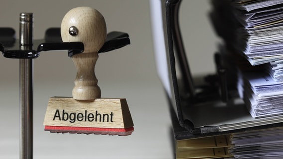 Stempel mit der Aufschrift "Abgelehnt" © imagebroker 