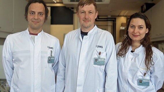 Dr. Peter Hermann, PD Dr. Matthias Schmitz, Susana da Silva Correia © Nationales Referenzzentrum für Transmissible Spongiforme Enzephalopathien 