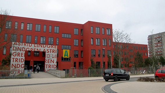 Die Astrid-Lindgren-Schule im Schweriner Stadtteil Großer Dreesch. © NDR.de Foto: Henning Strüber