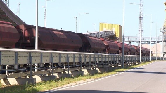 Güterzug mit Mais aus der Ukraine in Rostock © NDR 