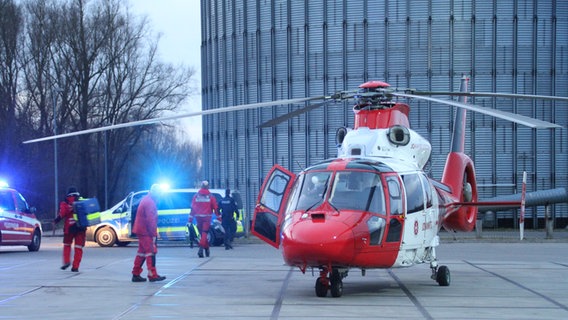 © Nordkurier. St. Hoeft
Der Rettungshubschrauber "Christoph Rostock" brachte einen Notarzt nach Jarmen. © Nordkurier/ Stefan Hoeft 