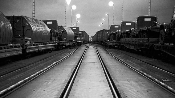 Historische Aufnahme (vom 05.10.1992) des Fährhafen von Mukran © imago stock&people Foto: Christian Thiel