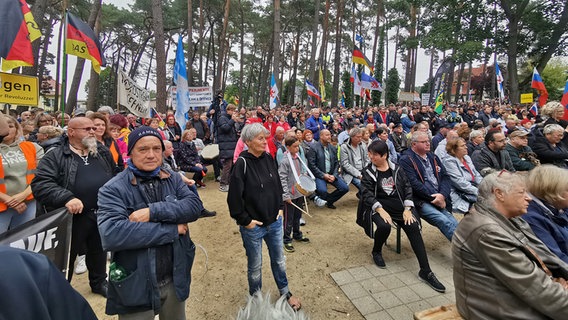 In Lubmin fordern Demonstranten die Inbetriebnahme der Ostseepipeline Nord Stream 2. © Lars Kohstall Foto: Lars Kohstall