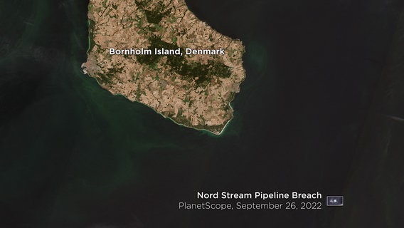 Ein Nord-Stream-Gasleck in der Ostsee, fotografiert von einem Satelliten aus dem Weltall. © Planet Labs PBC Foto: Planet Labs PBC