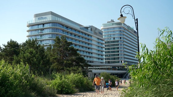 Ein Strandzugang vor dem Hotel Hilton in Swinemünde © NDR 