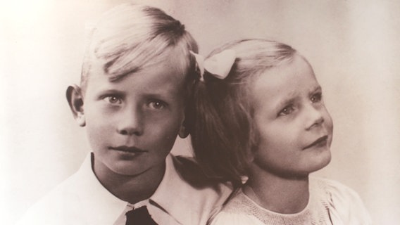 Historische Fotografie der von den Nazis verschleppten Kinder Albrecht und Helmtrud von Hagen, deren Vater zu den Attentätern des 20. Juli 1944 zählte. Historische Fotografie der von den Nazis verschleppten Kinder Albrecht und Helmtrud von Hagen, deren Vater zu den Attentätern des 20. Juli 1944 zählte. Foto: Privatbesitz