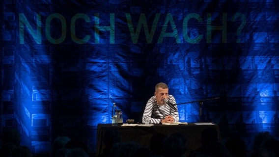 Benjamin von Stuckrad-Barre liest bei der Göttinger Frühjahrslese. © Literaturhaus Göttingen Foto: Alciro da Silva