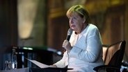 Angela Merkel (CDU), frühere Bundeskanzlerin, spricht beim Festakt zum 1100-jährigen Jubiläum der Stadt Goslar. © Swen Pförtner/dpa Foto: Swen Pförtner