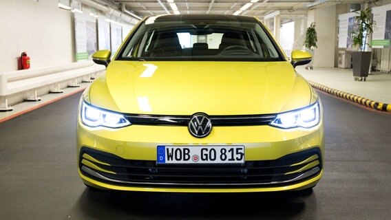 Der neue Volkswagen Golf 8 in Gelb. © picture alliance/dpa | Julian Stratenschulte Foto: Julian Stratenschult