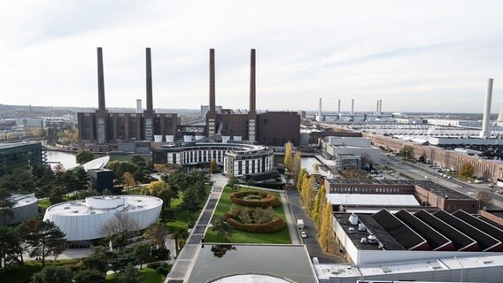 Blick auf das Werksgelände von Volkswagen in Wolfsburg aus der Vogelperspektive. © Swen Pförtner/dpa Foto: Swen Pförtner/dpa
