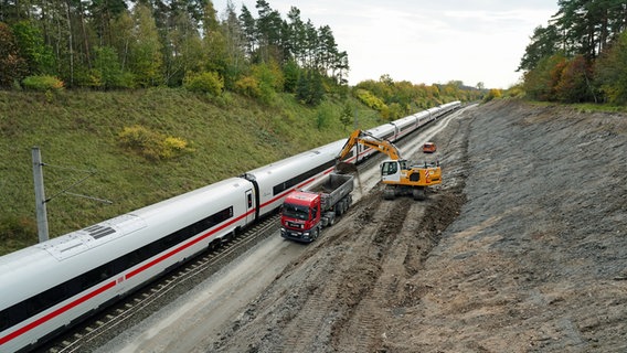 Bauarbeiten am zweite Gleis für die  "Weddeler Schleife". ©  Deutsche Bahn AG Foto: Volker Emersleben