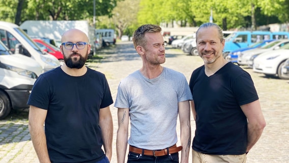 Das Bild zeigt Stehan Kochen (Mitte), Gründer der "Leih mir dein Auto"-App. Das Bild zeigt Stehan Kochen (Mitte), Gründer der "Leih mir dein Auto"-App. © Stephan Kochen Foto: Stephan Kochen
