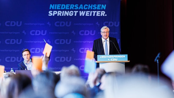 Bernd Althusmann spricht bei der Landesdelegiertenversammlung der CDU in Bad Nenndorf. © Picture Alliance Foto: Michael Matthey