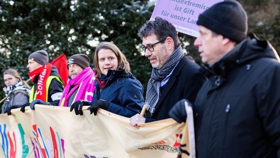 Julia Willie Hamburg demonstriert gegen Rechtsextremismus. © dpa-Bildfunk Foto: Michael Matthey